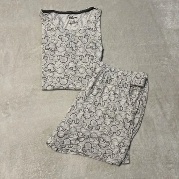 ✨3/$30 Disney women’s matching pyjama set - Picture 2 of 5